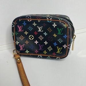 Authentic Louis Vuitton monogram Wapity pouch 👝